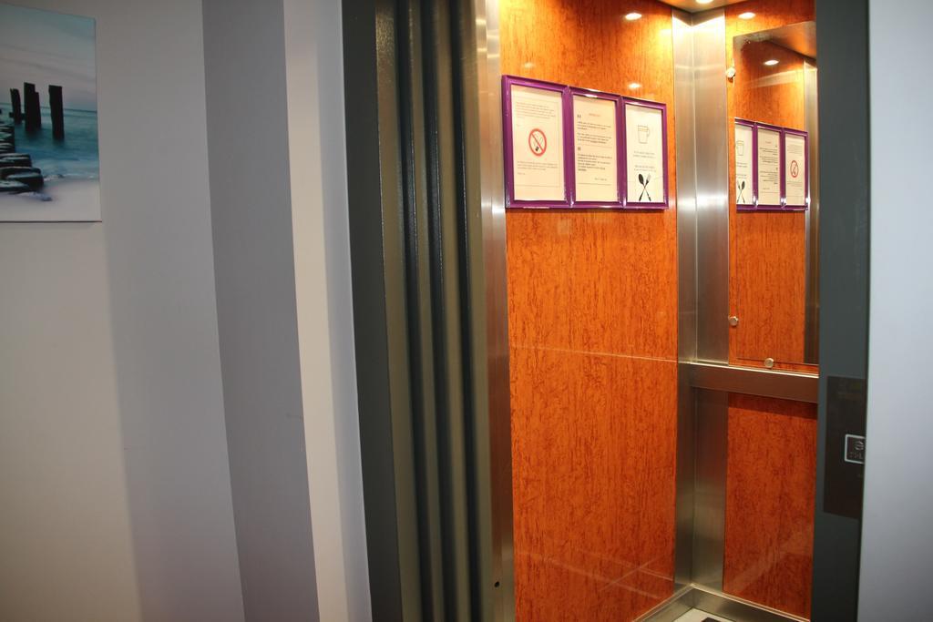 La Louve Hotel