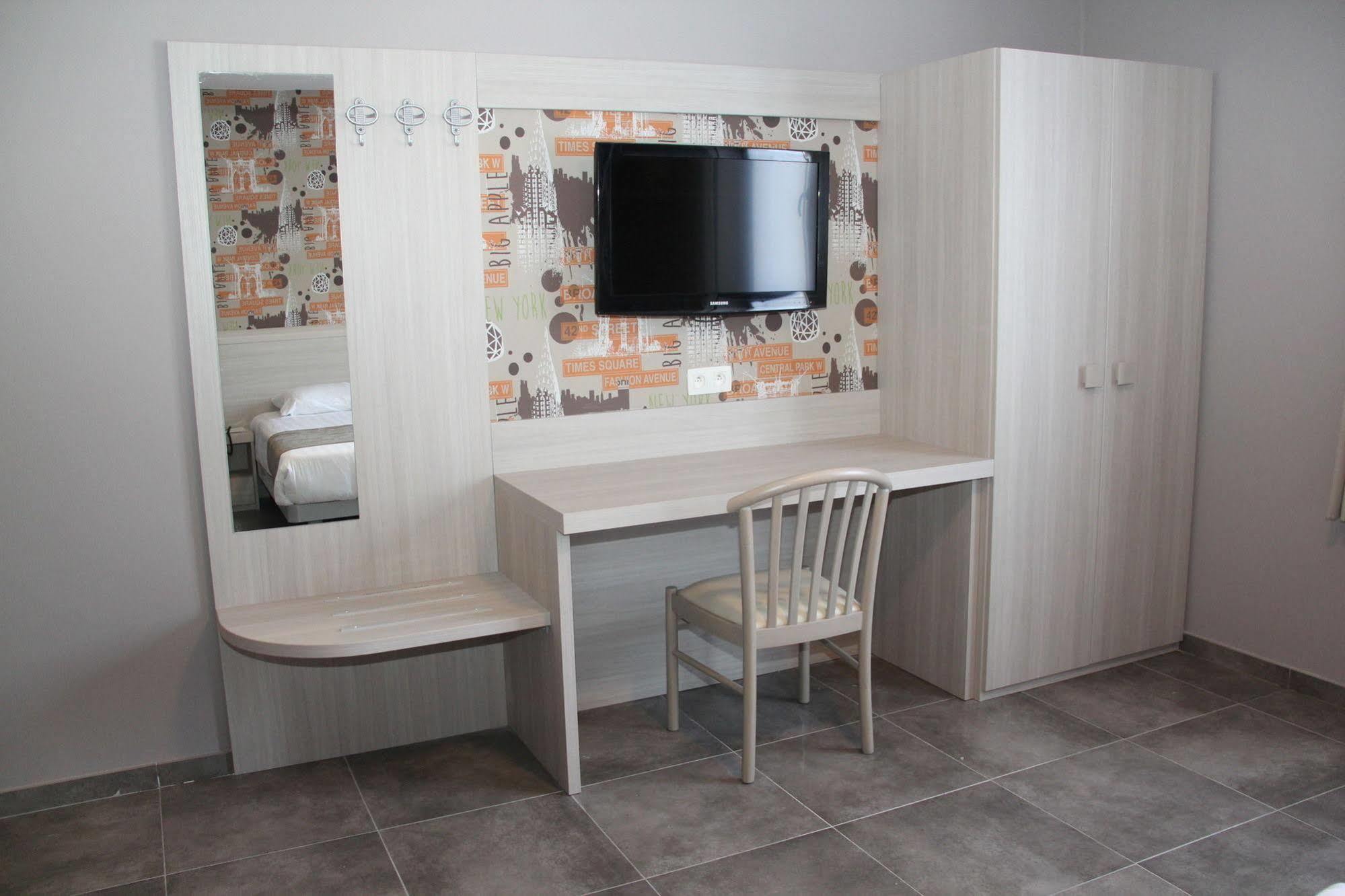 Hotel La Louve 3*
